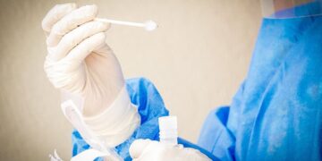 Médicos señalan alza de casos de covid-19 y temen presencia de nuevas variantes en El Salvador