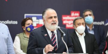 Presidente de ARENA califica de «revanchismo» el retiro de la foto de d’Aubuisson en la Asamblea Legislativa