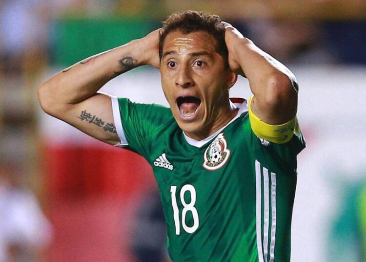 Guardado se lesiona con México