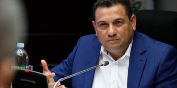 Rolando Castro exhorta el procesamiento judicial del exfiscal Douglas Meléndez por «proteger delincuentes» y favorecer los intereses de Fito Salume