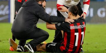 Ibrahimovic fue operado de rodilla y piensa en la próxima temporada