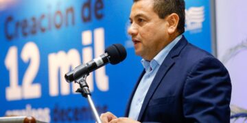 Ministro Rolando Castro anuncia la creación de 12 mil empleos en el rubro de teleoperadores bilingües