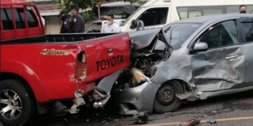 Siete pandilleros ebrios provocan choque en Avenida España, San Salvador
