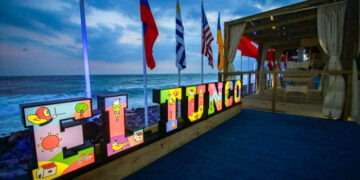 Ministra de Turismo descarta cierre de negocios en playa El Tunco