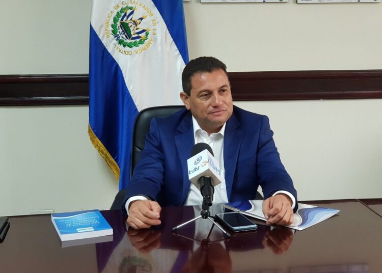 Ministro de Trabajo, Rolando Castro, confirma salida de nuevo contingente de salvadoreños a Croacia en el marco del Programa de Migración Laboral