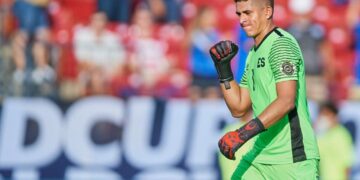 Bryan Tamacas y Mario González estables tras golpes en la cabeza en el juego ante Trinidad