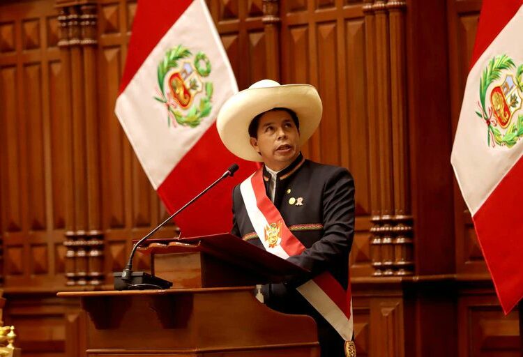 El izquierdista Pedro Castillo toma posesión como presidente de Perú