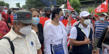 Militantes del FMLN cierran Bulevar Tutunichapa para exigir la libertad de 5 exfuncionarios