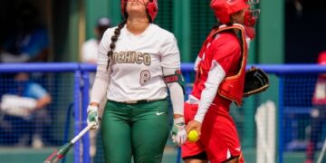 Jugadoras de sóftbol de México acusadas de “tirar a la basura” sus uniformes olímpicos