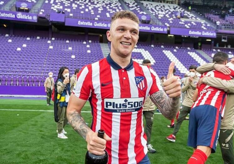 La insistencia del Manchester no varía el plan del Atlético con Trippier