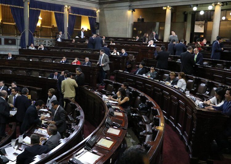 Congreso de Guatemala rechaza estado de calamidad por covid-19 que ordenó Giammattei