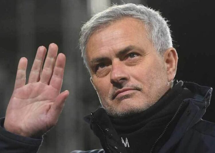 Mourinho pide tiempo para triunfar en la Roma