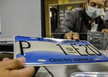 VMT ya distribuye placas alfanuméricas