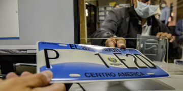 VMT ya distribuye placas alfanuméricas
