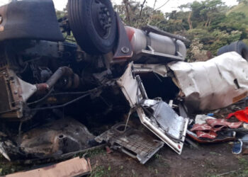 Pipa que transportaba gas explota y daña vivienda en Chalatenango