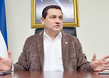 Mediación del Ministro Rolando Castro logra feliz término entre trabajadores y autoridades del RNPN sobre contrato colectivo