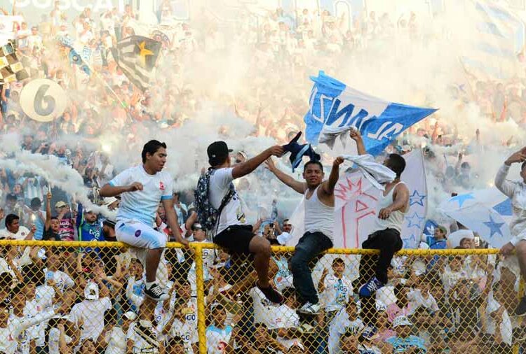 Alianza F.C, C.D. Águila y L.A. Firpo fueron multados por ingreso y quema de pólvora