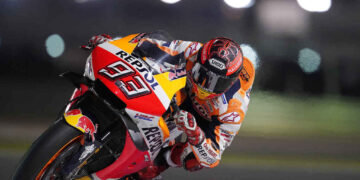 Márquez hace sudar a Bagnaia su primer triunfo