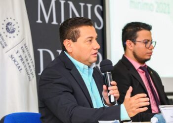 Rolando Castro: «La Sra. Jeans Manes no solo guardó silencio ante la corrupción del FMLN y ARENA sino que hace activismo político a favor de ellos»