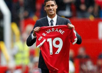 El Manchester United se queda sin centrales