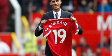 El Manchester United se queda sin centrales