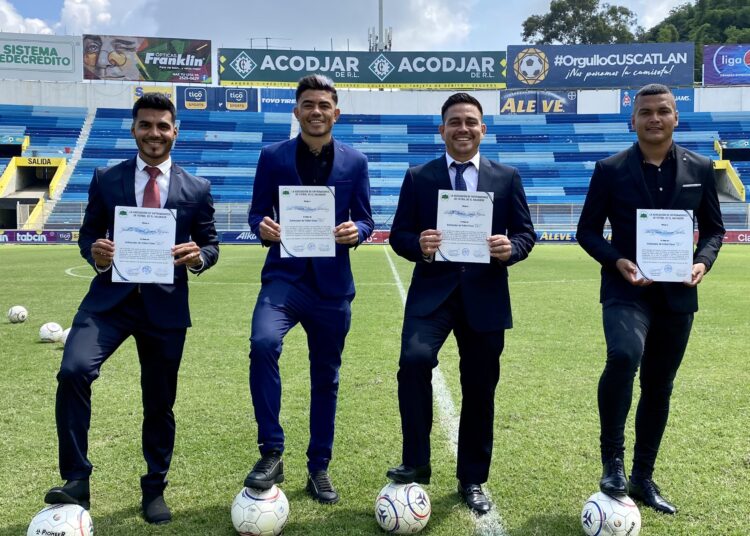 Rodolfo Zelaya obtiene título nacional de técnico de fútbol