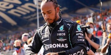Hamilton gana en Catar y achica la ventaja de Verstappen