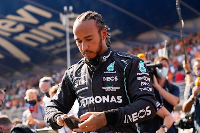Hamilton gana en Catar y achica la ventaja de Verstappen