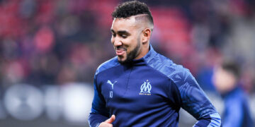 Un botellazo a Payet provoca la suspensión del Lyon-Marsella
