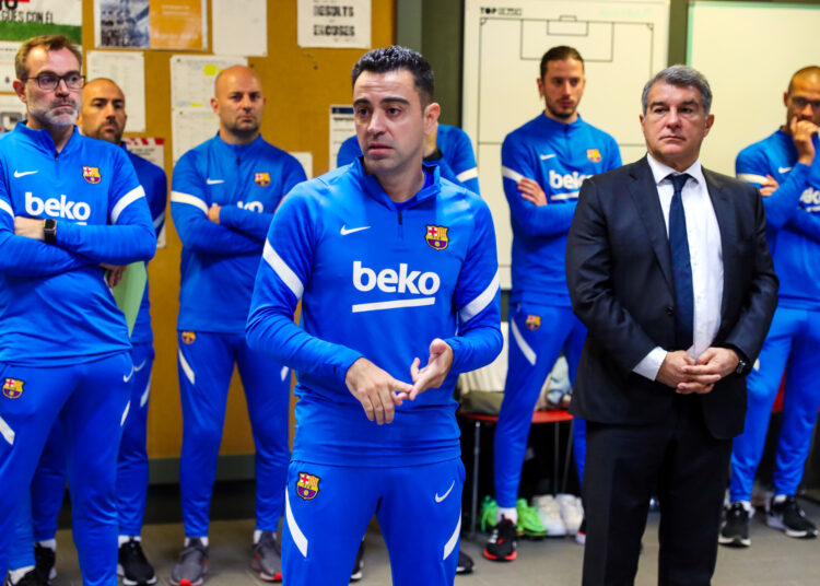 Xavi dirigió su primer entrenamiento como técnico del Barça