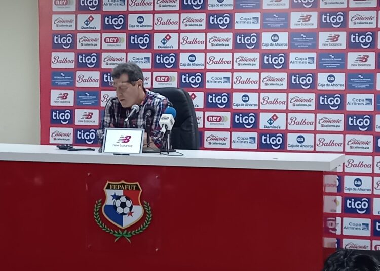 Hugo Pérez, técnico de la Selecta: «No sé si matemáticamente estamos fuera, pero vamos a luchar hasta el final»