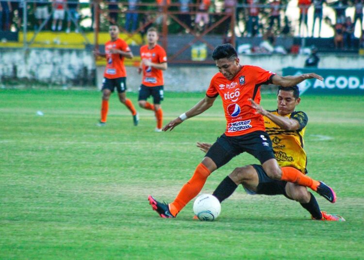 Platense termina con el invicto del Águila