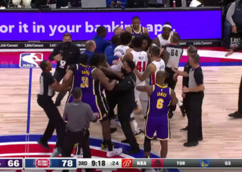 Expulsión de LeBron James empañó triunfo de Lakers ante Pistons