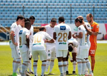 Alex Larín y Comunicaciones toman ventaja en las semifinales de la Liga Concacaf