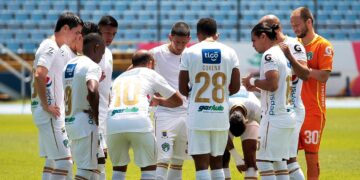 Alex Larín y Comunicaciones toman ventaja en las semifinales de la Liga Concacaf