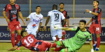Arboleda y Burgos, las primeras bajas en Alianza