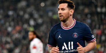 Vuelven a suspender a Messi tras «un partido indigno de su Balón de Oro»