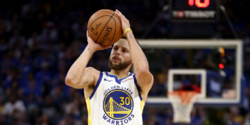 Stephen Curry se convierte en el máximo triplista de la NBA y supera a Allen
