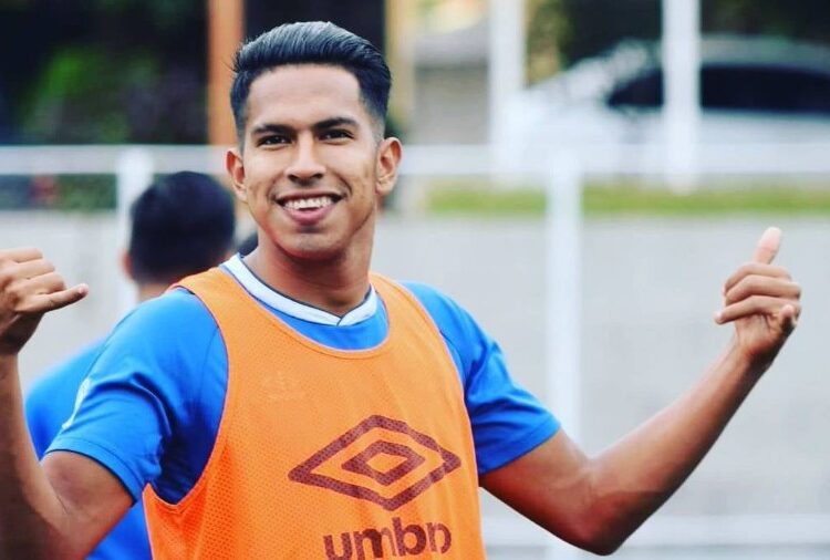 Denis Pineda no sigue en C.D FAS