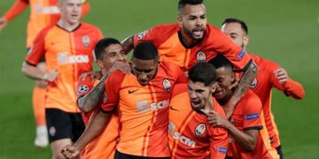 Ucrania suspende el fútbol por conflicto militar con Rusia