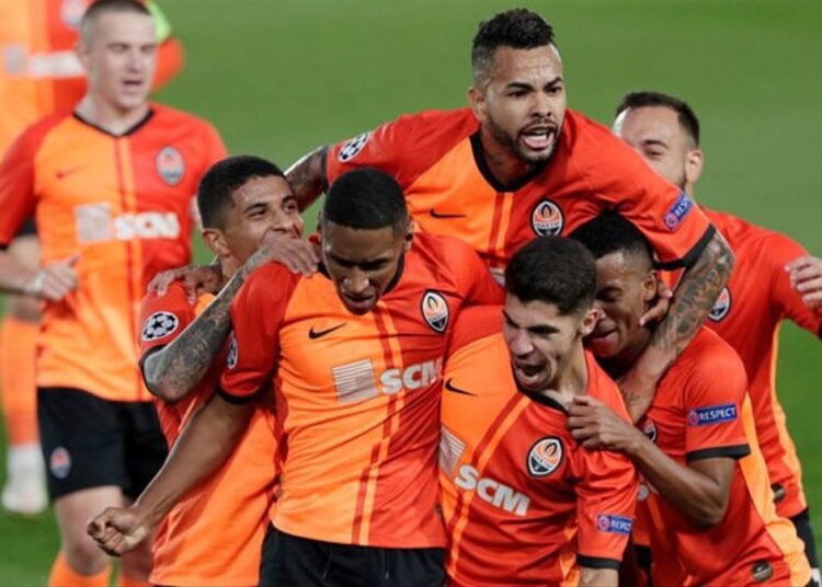 Ucrania suspende el fútbol por conflicto militar con Rusia