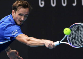 Tenistas rusos son excluidos de competiciones por países, no de los torneos ATP y WTA