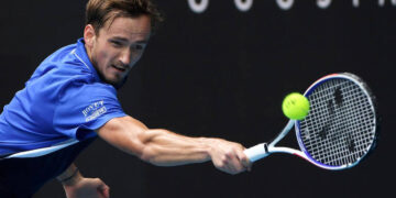 Tenistas rusos son excluidos de competiciones por países, no de los torneos ATP y WTA