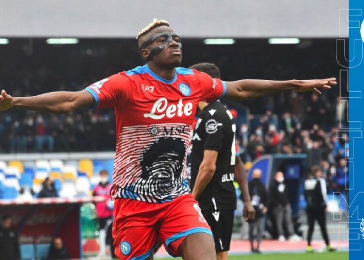 Nápoles acecha al líder Milán con remontada africana ante el Udinese