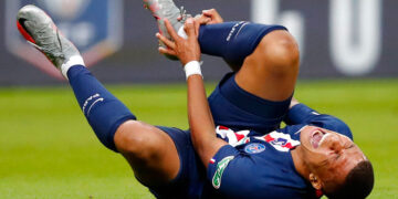 Mbappé sufre golpe en el entreno del PSG y es duda ante el Madrid por Champions
