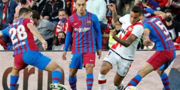 Barcelona buscará consolidar su segundo puesto ante el Rayo