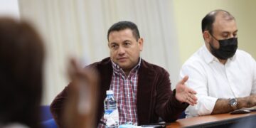 Rolando Castro acuerda crear mesa sobre derechos laborales con empleados del sector limpieza