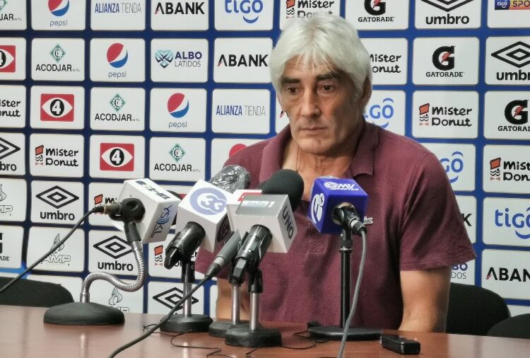 Santa Tecla anuncia a Ernesto Corti como técnico para el Apertura 2022