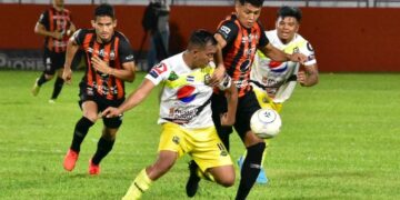 Águila pierde ante 11 Deportivo y le puede decir adiós al liderato general