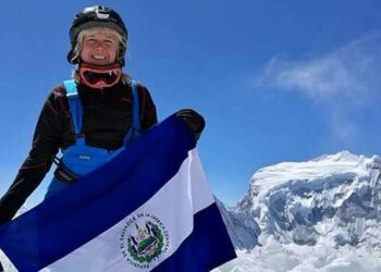 Alfa Karina Arrué, la primera salvadoreña en llegar a la cima del Everest
